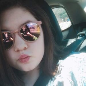 Meet your Posher, Lauralynn